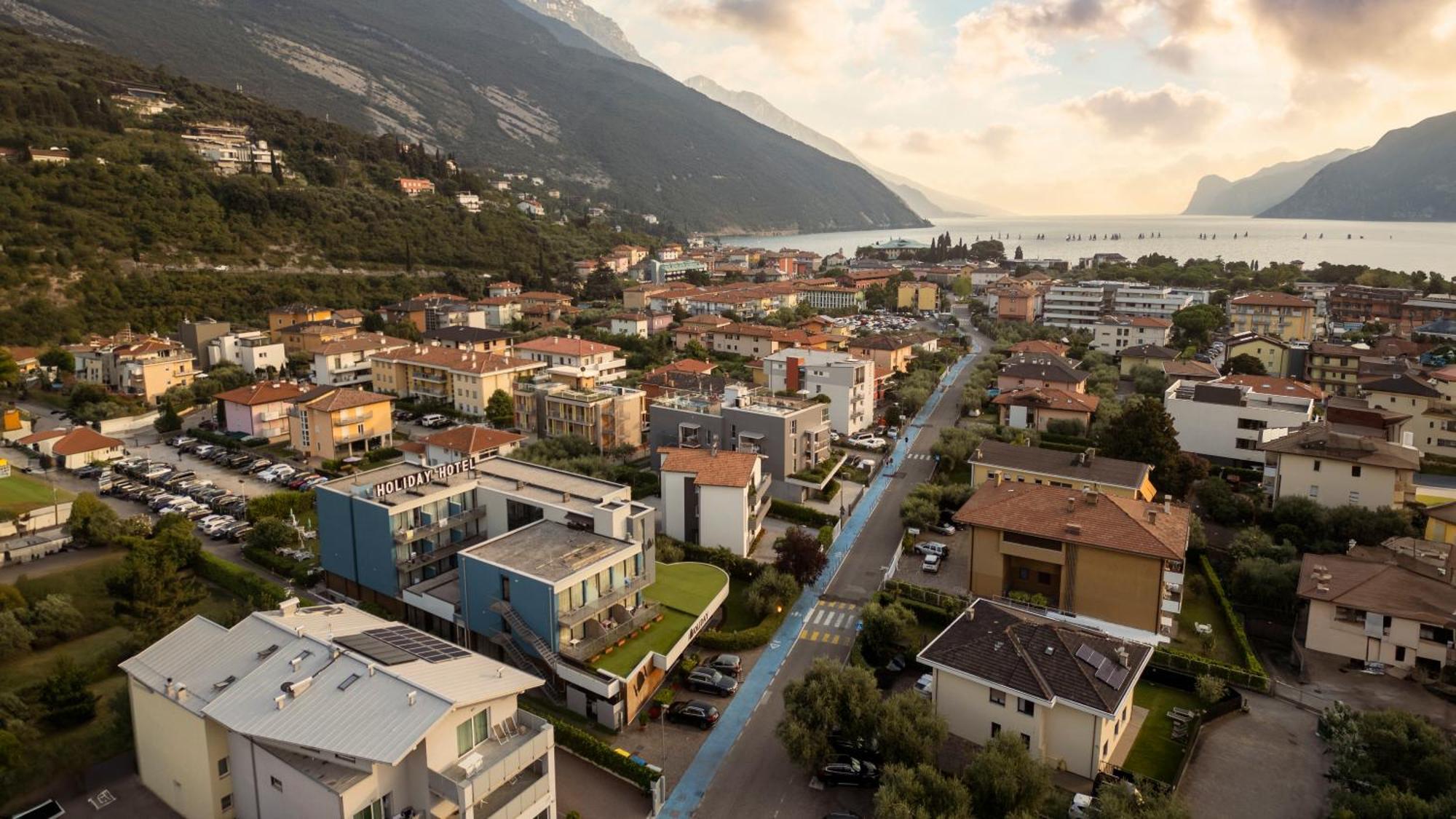 Hotel Holiday Sport & Relax Torbole Sul Garda Luaran gambar