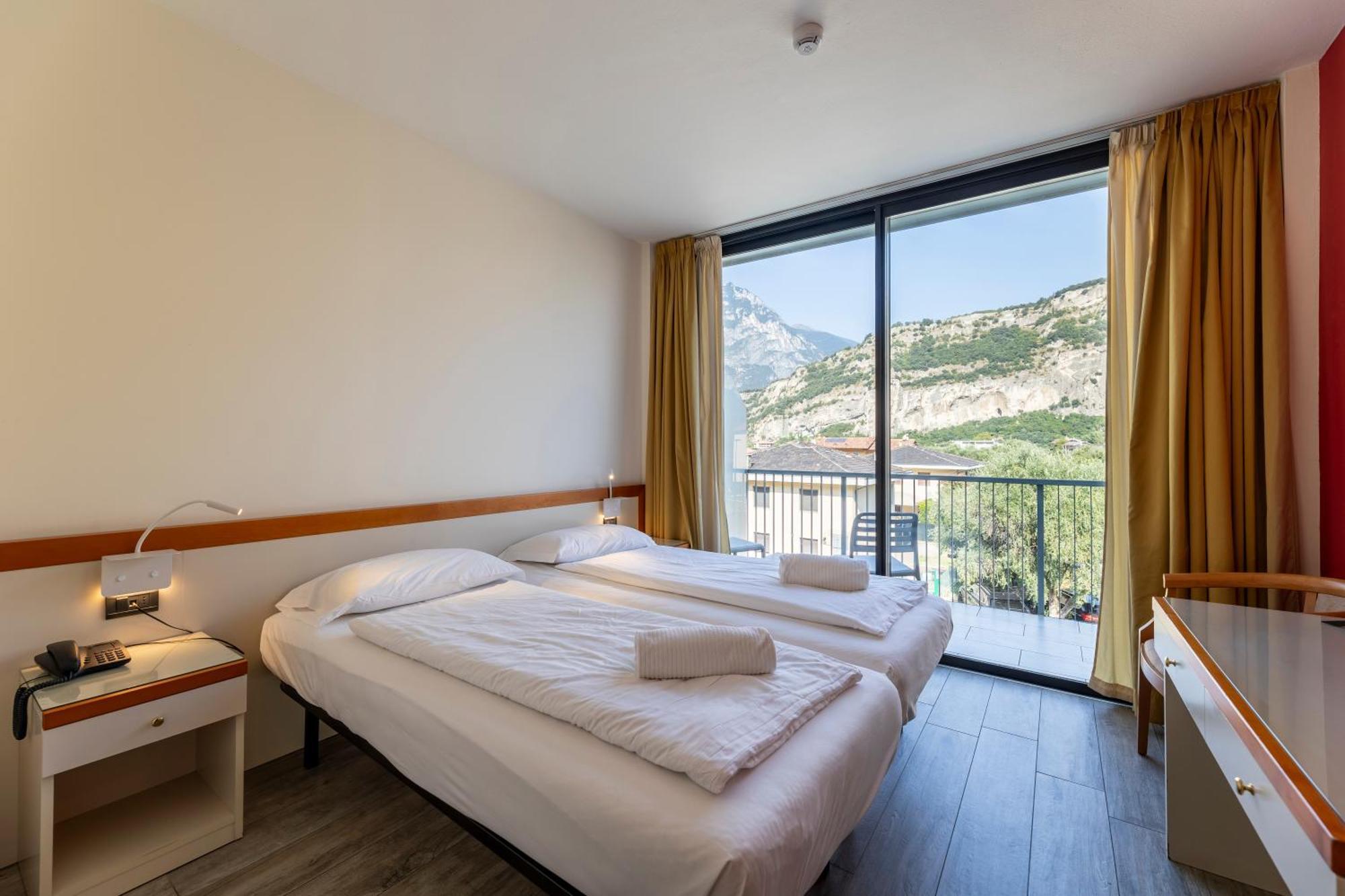 Hotel Holiday Sport & Relax Torbole Sul Garda Luaran gambar